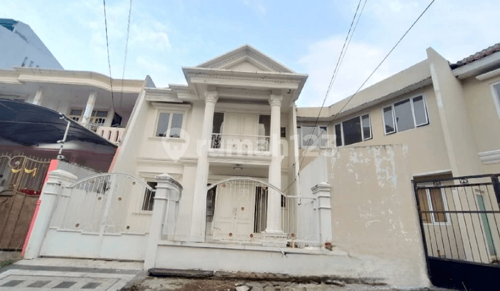 Ciamik Semi Clasic Rumah Jl Darmo Permai Selatan Ciamik Semi Clasic Rumah Jl Darmo Permai Selatan