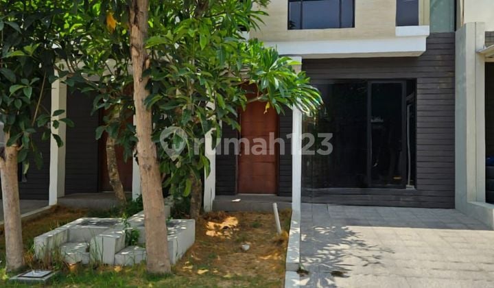 Semi Furnish Rumah Northwest Lake, Citraland Surabaya