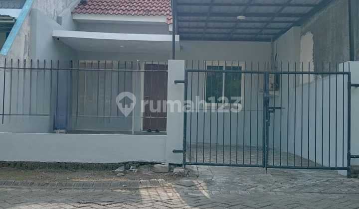 Mungil Terawat 2 Lantai Rumah di Citra Sentosa, Surabaya Barat
