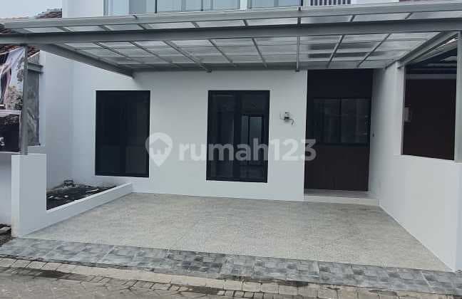 Gress Modern Minimalis Rumah di Citraland Bukit Palma