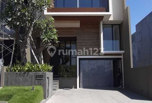 Rumah Pakuwon Indah New Tropical Modern Surabaya Barat