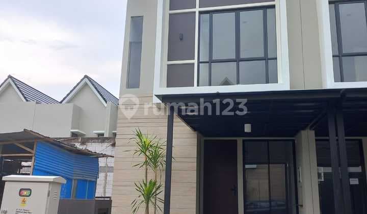 Bangunan Slit Level Rumah di Citraland Northwest Park