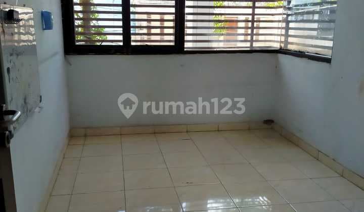 Disewa Ruko Pusat Kota Siap Pakai di Sayap Kalipaapo