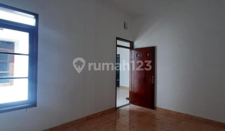 EN: House for Rent, Large Semi Furnished in Taman Kopo