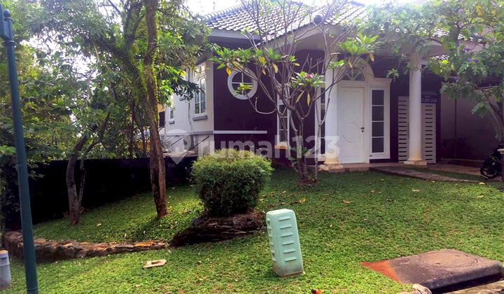 Rumah Hook Asri Downslope Halaman Luas Sertifikat Hak Milik di Cluster Bukit Golf Hijau Sentul City Bogor