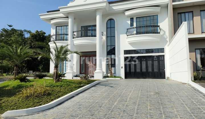 Rumah Hook Halaman Belakang Ada Hutan Pinus Klaster River View Sentul City, Bogor