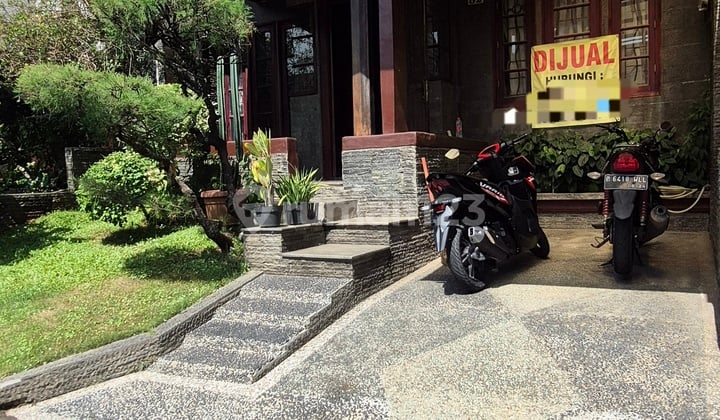 Rumah Bernuasa Kayu Apik Dan Unik Di Klaster Taman Venesia Sentul City Bogor