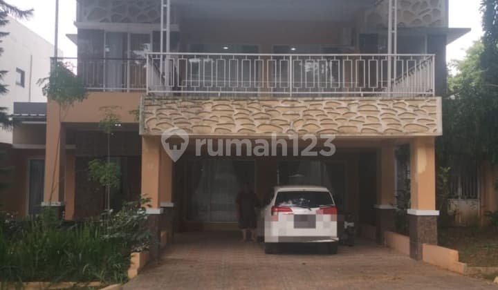 Rumah Siap Huni di Boulevard , Ada Kolam Renang, Banyak Pohon Pohon Di Klaster Bukit Golf Hijau Sentul City Bogor