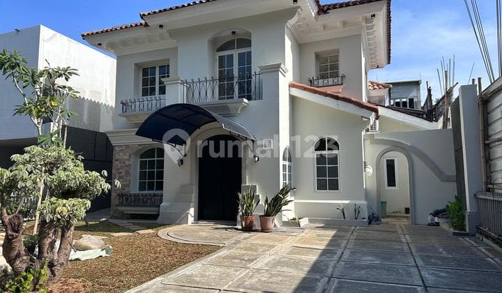 Rumah Depan Lahan Hijau Dekat Pintu Tol Siap Huni Klaster Sierra Madre Sentul City Bogor