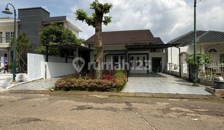 House with Pavilion, Ready to Move In, Neatly Located in the Bukit Golf Hijau Cluster, Sentul City, Bogor