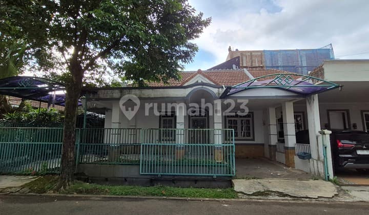Rumah Murah Dengan Halaman dan Ruang Keluarga Luas Dekat Pusat Bisnis dan Hiburan Klaster Taman Pasadena Sentul City Bogor