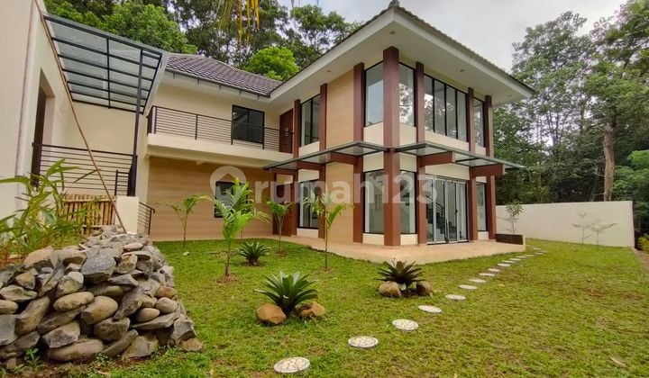 Hook Cul-de-sac House With Spacious Yard in Bukir Golf Cluster, Green Sentul City, Bogor