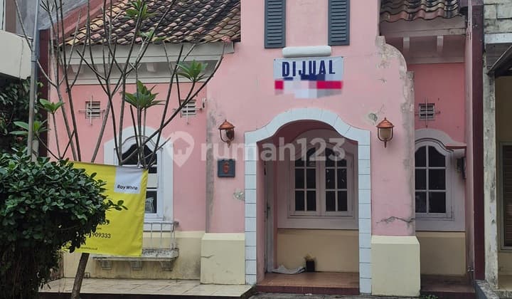 Rumah dengan Halaman Luas Dekat Pintu Tol Klaster Taman Casablanca Sentul City Bogor