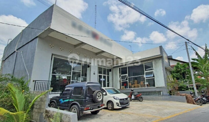 Ruko 3 Lantai Siap Pakai di Jl. Selokan Mataram Monjali