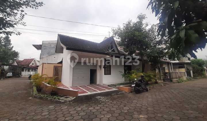 Rumah Komplek Perum Dekat Kampus Area Jl. Kaliurang KM 12 Sleman