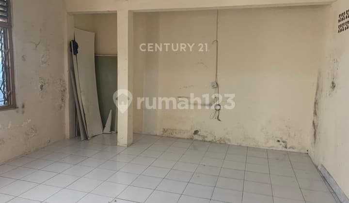 Strategic House Ideal for Boarding in Kebayoran Baru, South Jakarta Iw14474
