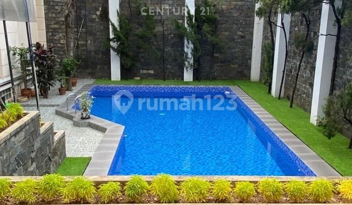 Luxury House Hook Position Premium Location in Kebayoran Baru WT15917