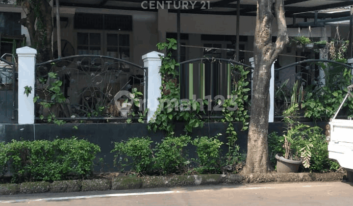 Rumah Terawat Di Pinggir Jalan Sektor 9 Bintaro AF16339