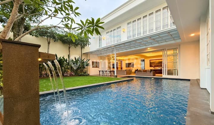 Rumah Baru American Clasic di Kemang