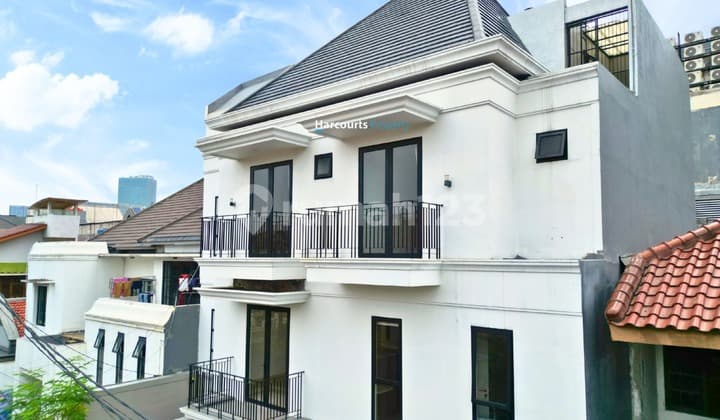 Rumah Modern Klasik Area Senopati