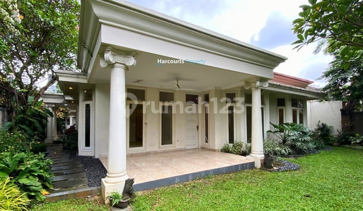 Rumah Klasik Mewah di Ampera Cilandak