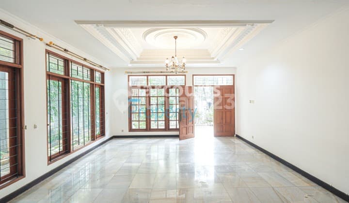 Rumah bagus klasik mewah di kuningan