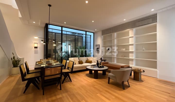 Rumah American Style di Pondok Indah