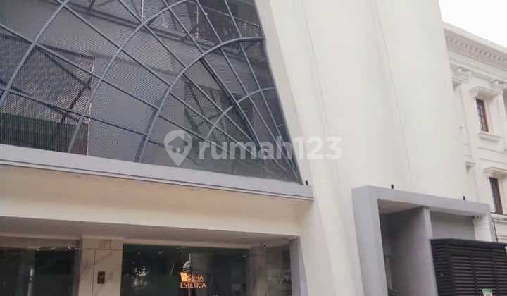 Gedung Area Bisnis di Kebayoran Baru