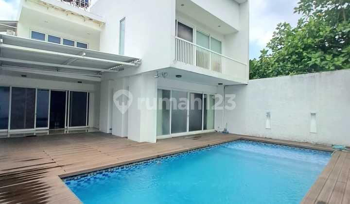 Rumah modern tidak banjir di kemang