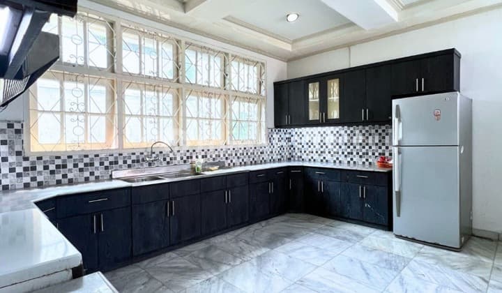 Rumah klasik tenang di Ampera