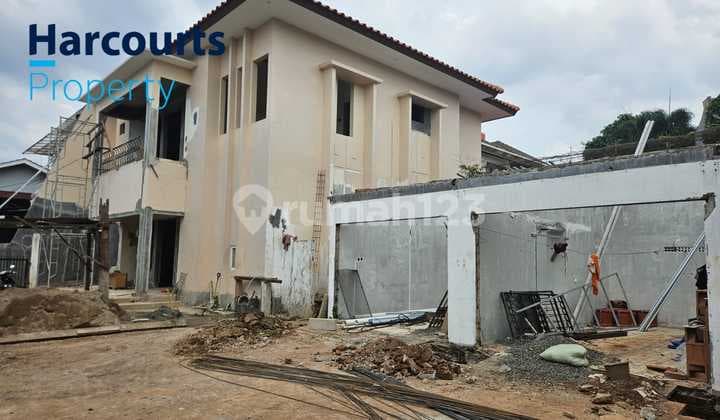 Rumah Lama Lokasi Strategis di Kebayoran Baru