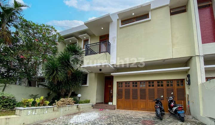 Rumah modern minimalis di kemang