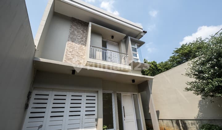 Rumah baru minimalis di kemang