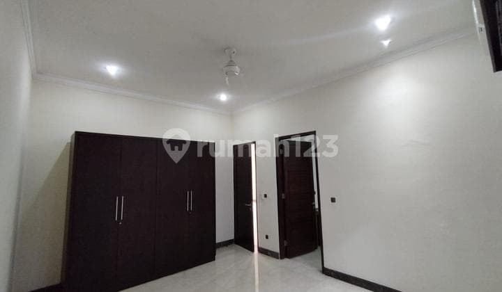 Rumah mewah, lokasi elite di kuningan