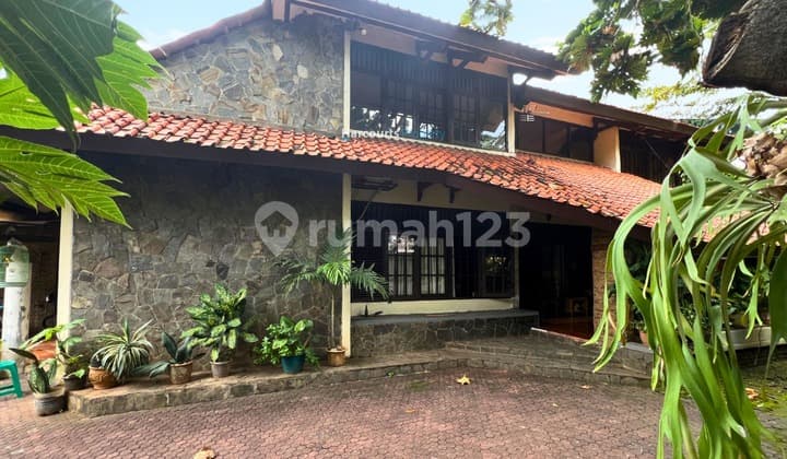 Rumah Klasik Luas Nuansa Jawa di Kalibata