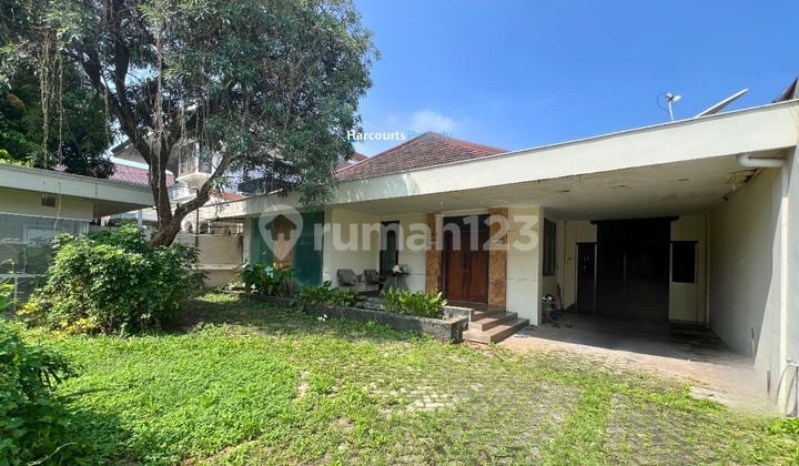 Rumah klasik area elite di menteng