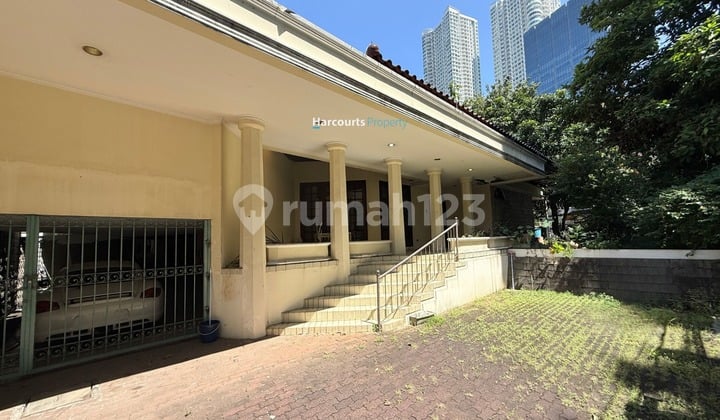 Rumah Klasik Area Prestisus di Mega Kuningan