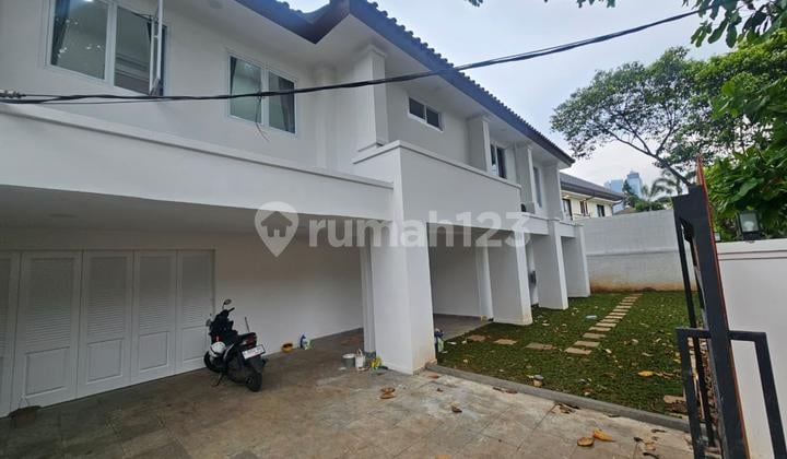 Rumah Modern Elite Tenang di Kuningan