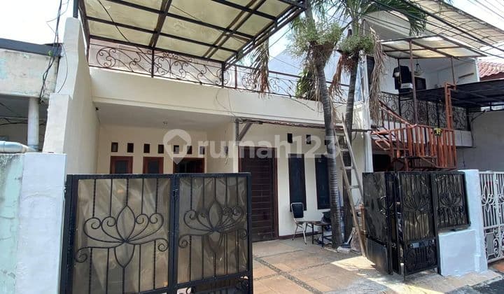 RESIDENTIAL HOUSE NEAR TEBET STATION ACCESS