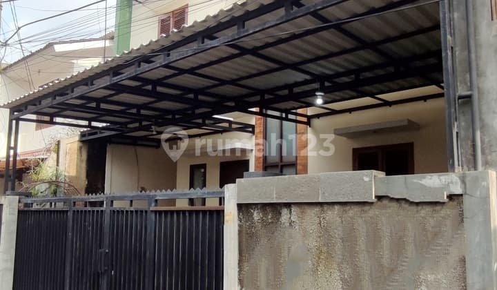 Rumah Dekat Taman Eco Park Tebet