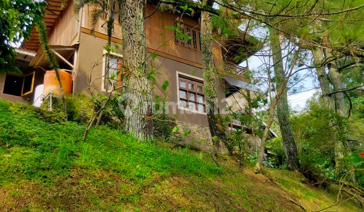 Dijual Rumah Villa Hitung Tanah Cisatu Ciumbuleuit Bandung