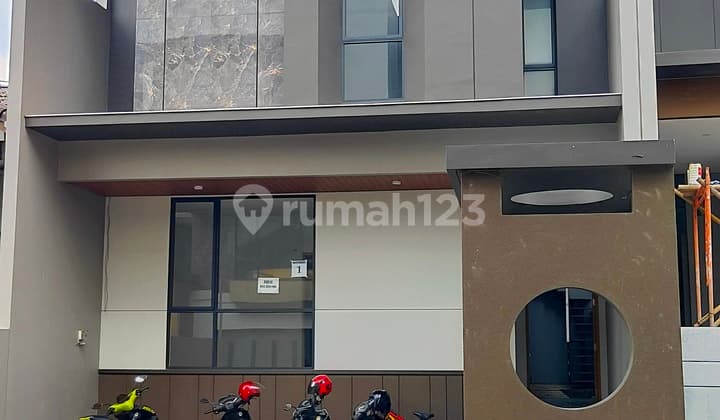 Rumah Bagus Unfurnished SHM Setra Duta, Bandung