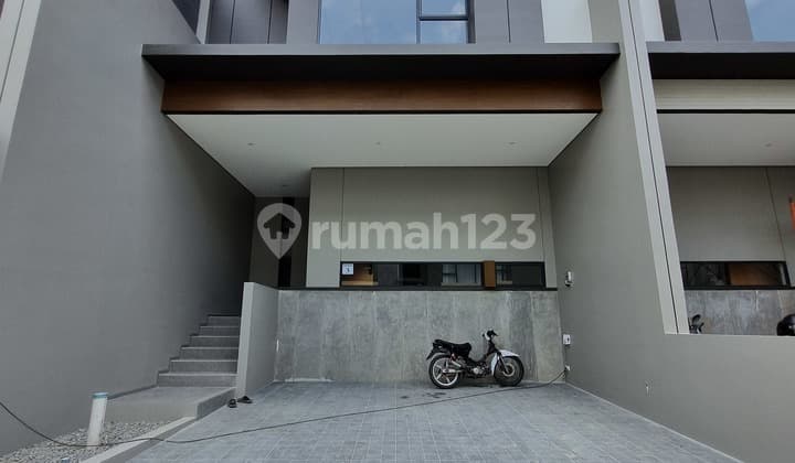 Rumah Bagus Unfurnished SHM Setra Duta, Bandung