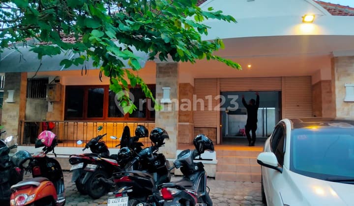 Rumah usaha strategis bagus jalan Soka sayap Riau, Bandung