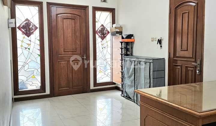 Rumah Bagus Semi Furnished SHM Taman Holis Indah, Bandung