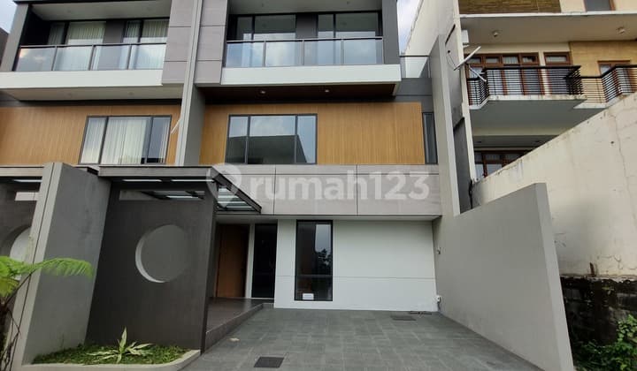 Rumah Bagus Unfurnished SHM Setra Duta, Bandung