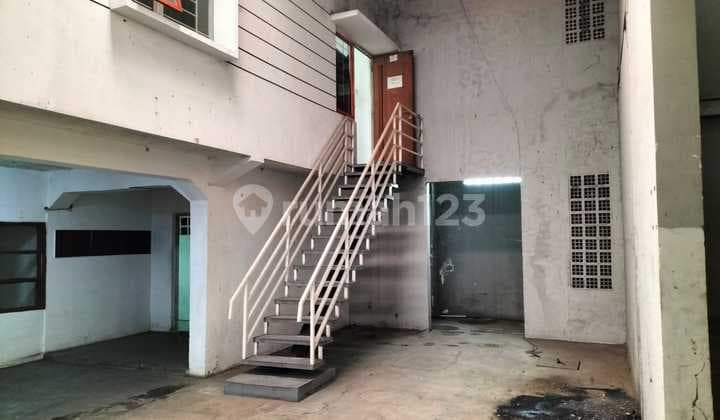 Strategic Warehouse Rental on Moh Toha Main Road, Bandung