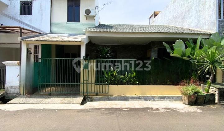 Rumah Minimalis 1,5 Lantai di Cinere Siap Huni