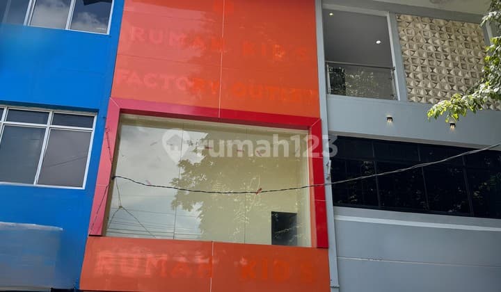 Ruko Siap Pakai 3 Lantai di Cinere Cocok Untuk Usaha Area Sekitar Rame