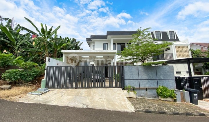 2-Story Spacious & Move-In Ready House with Swimming Pool & Modern Layout